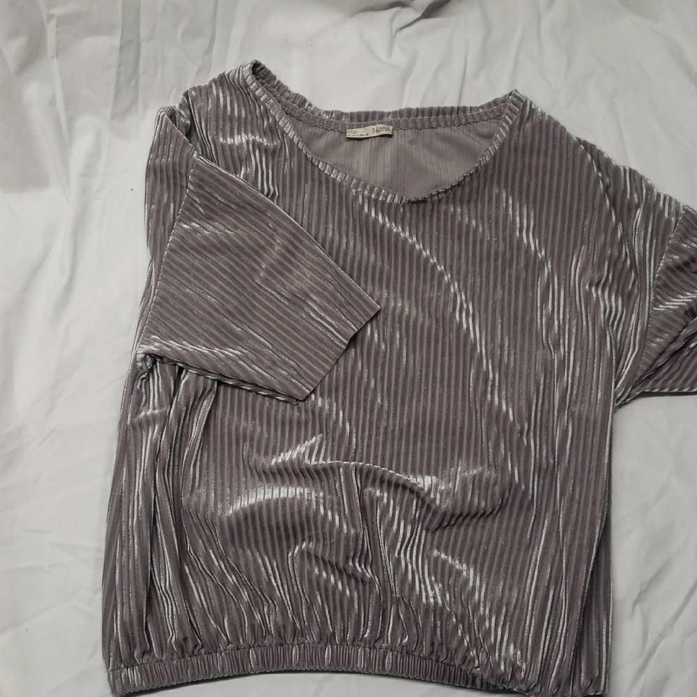 Zara Gray and White Ribbed 3/4 Sleeve Blouse